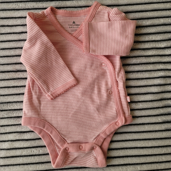 Baby Gap Pink V-Neck Striped Crossover Snap Button, Long Sleeve 0-3 Months - Picture 3 of 3